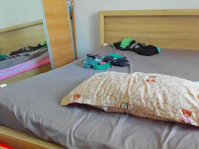 Offline JessicaHampton on BongaCams