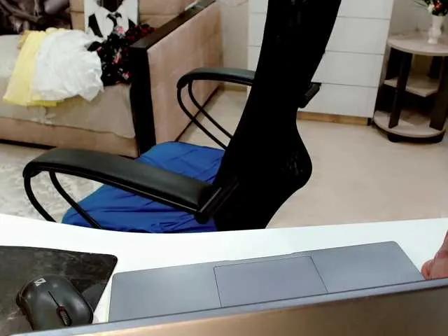 Offline JuicyGloss on BongaCams