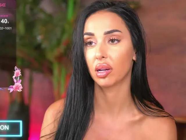 Offline KairaAndrews on BongaCams