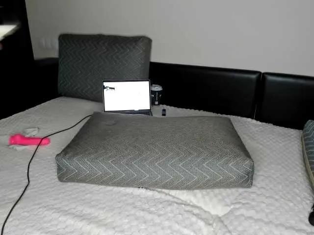 Offline KerryBelly on BongaCams