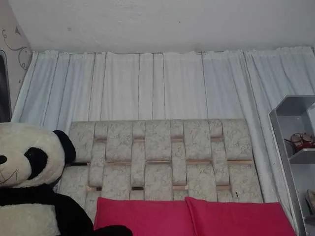 Offline KOURTNEY- on BongaCams