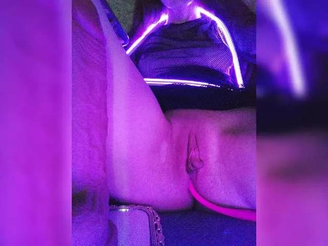 Offline Lady-meow on BongaCams