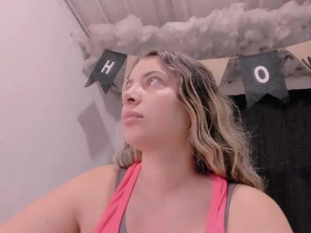 BongaCams LauuuG is Freechat LauuuG — me excita que me digas cosas calientes y que te dejes sorprender de mi , me excita el sexo duro .