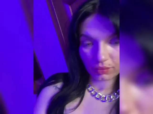 Offline Laylay13 on BongaCams