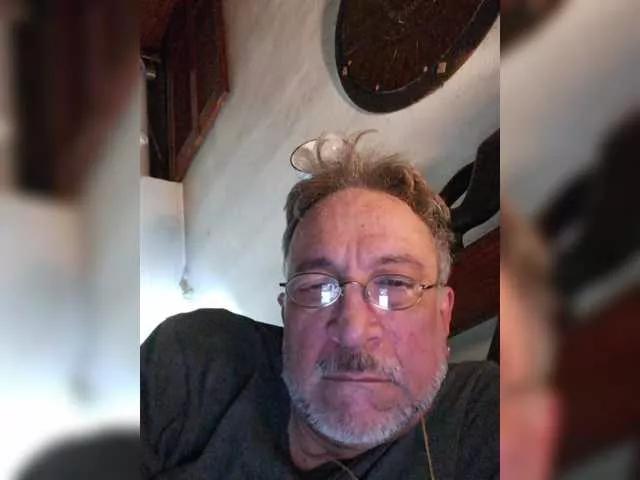 Offline Leoncarpita on BongaCams