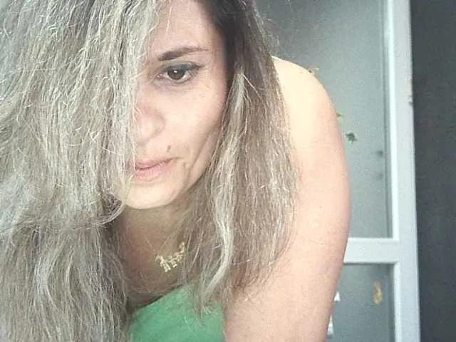 Offline lionessmom on BongaCams