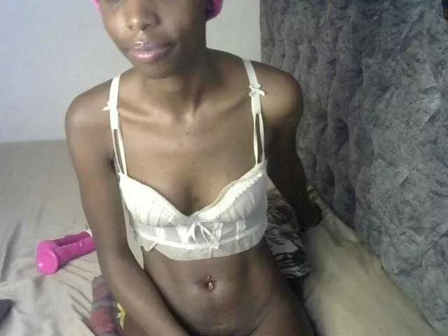 Offline LittleMisscharming on BongaCams