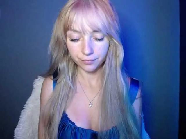 Offline LuciaLovely on BongaCams