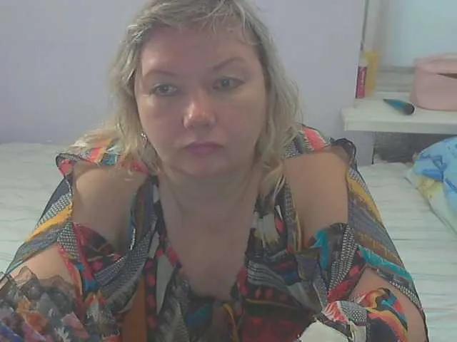 Offline LucyAlexis on BongaCams
