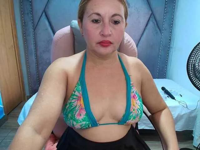 Offline meganmilf2 on BongaCams