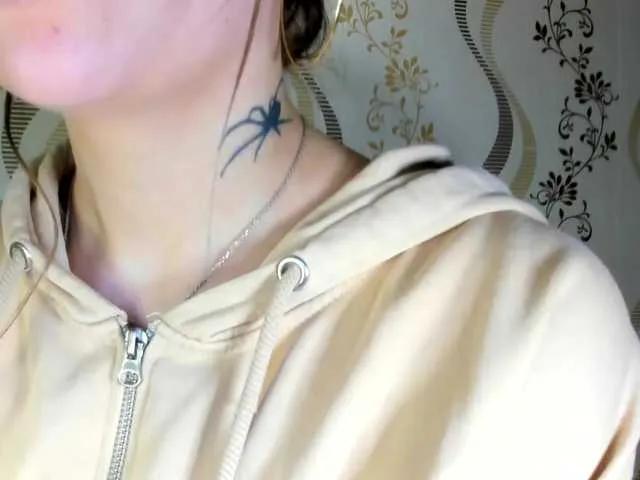 Offline MelMooon on BongaCams