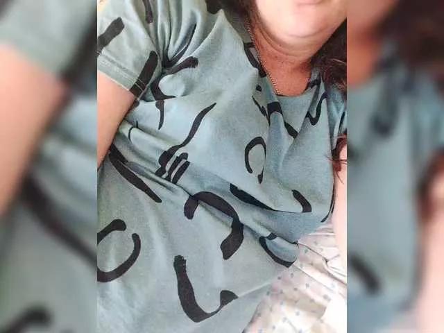 Offline Mia883 on BongaCams