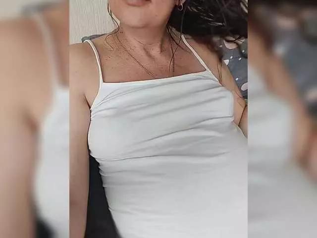 Offline Mia883 on BongaCams