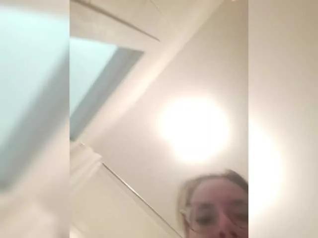 Offline Mimimigirl on BongaCams