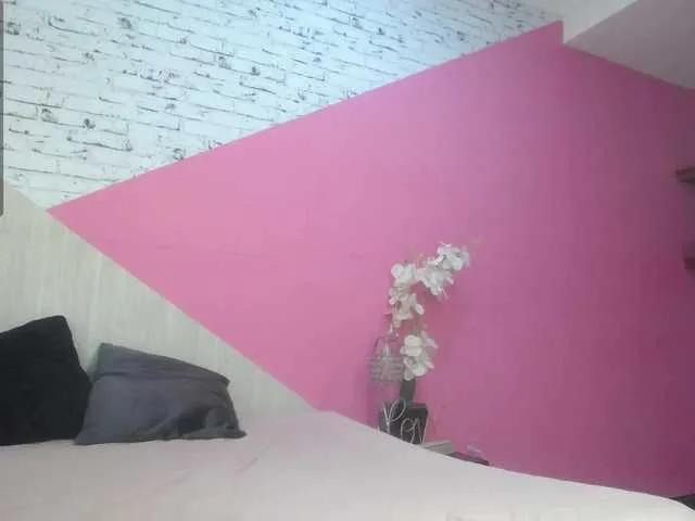 misshoney1 — It excites the previous game, the looks that burn, the very well said words. That they tell me what they want to do to me, with desire and security. If you know how to heat my mind, my body gives up without resistance.