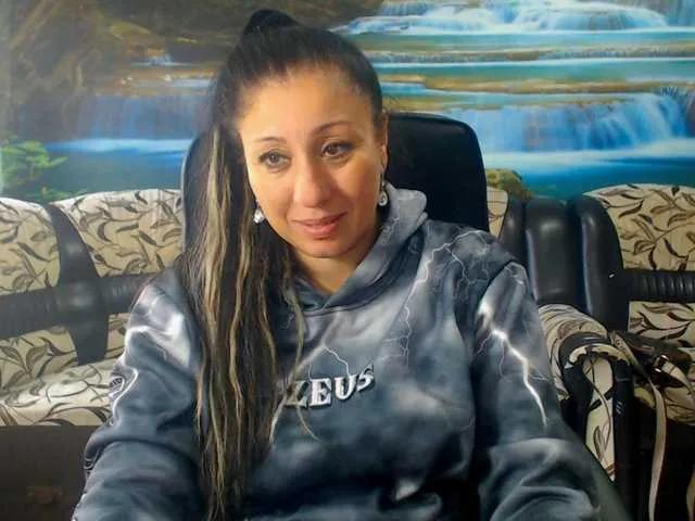 Offline MoistMady on BongaCams