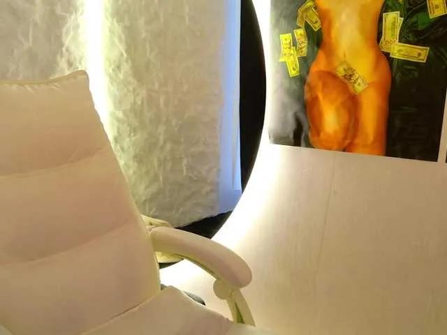 Offline Moniqque on BongaCams