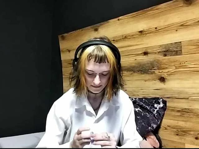 Offline NellieKlingelhoefer on BongaCams