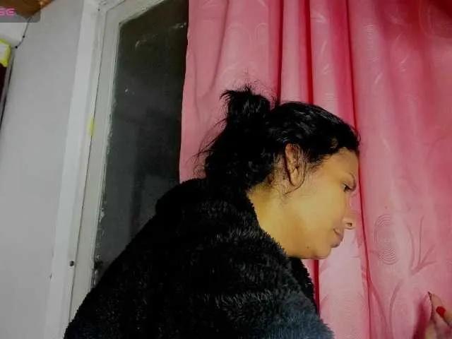 Freechat nentia-horny on BongaCams