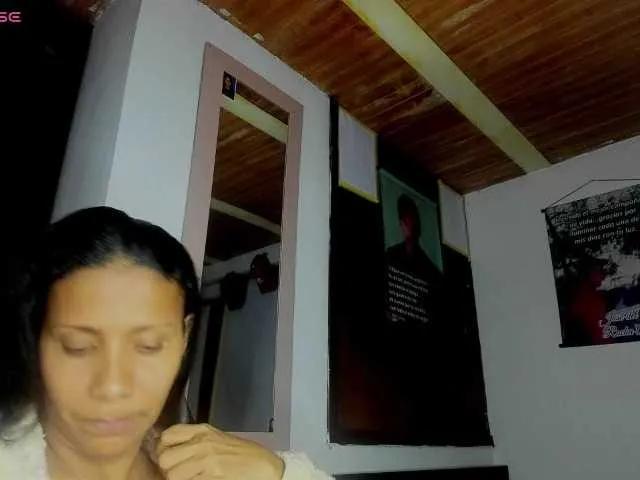 Freechat nentia-horny on BongaCams