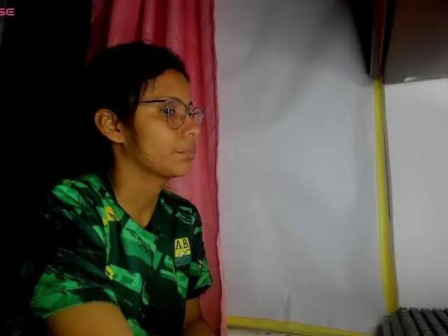 Freechat nentia-horny on BongaCams