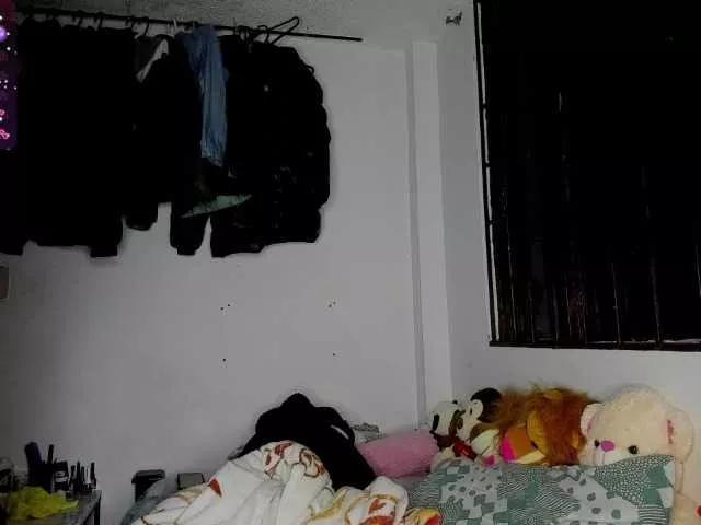 Freechat nentia-horny on BongaCams