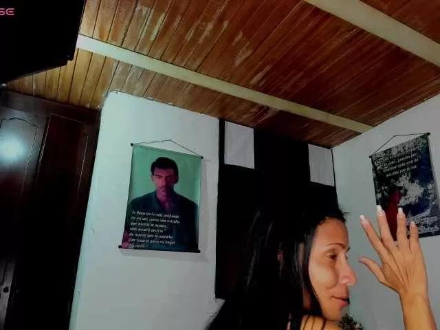 Freechat nentia-horny on BongaCams