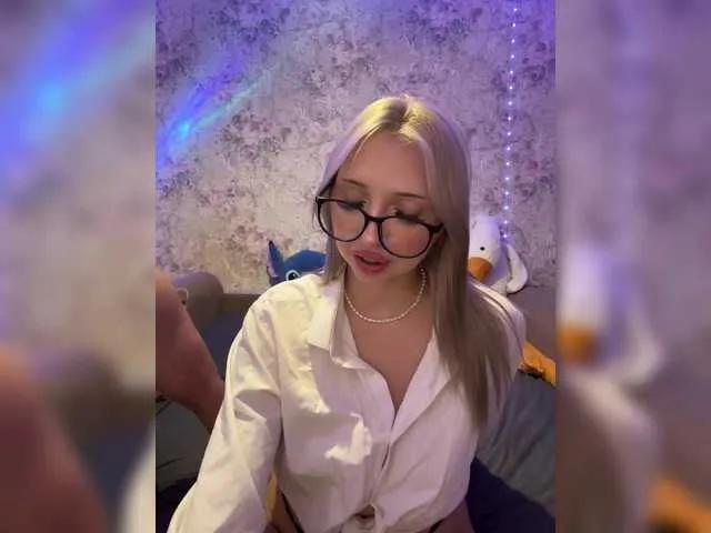 Offline Nice-rats02 on BongaCams