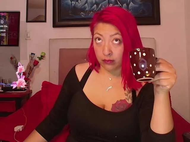 Offline queensquirtluna on BongaCams