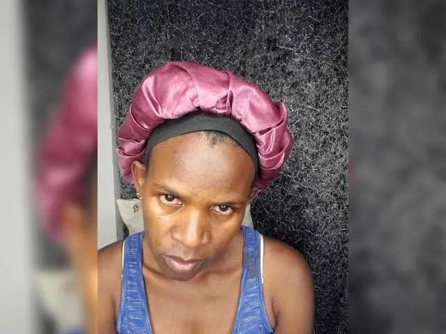 Offline Queenyann on BongaCams