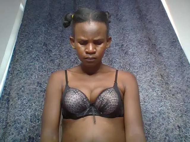 Offline Queenyann on BongaCams