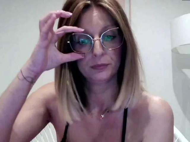 Offline RachellaFox on BongaCams