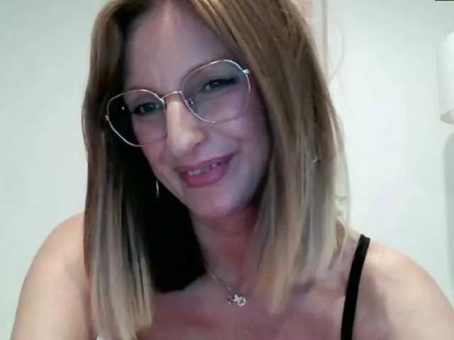 Offline RachellaFox on BongaCams