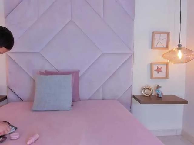 Offline roxana-mill on BongaCams