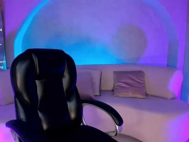 BongaCams SamanthaKlein is Freechat SamanthaKlein — I get horny with educated, kinky people who want to be naughty... I love that they treat me with love, but I love being your bad girl and awakening your darkest desires.