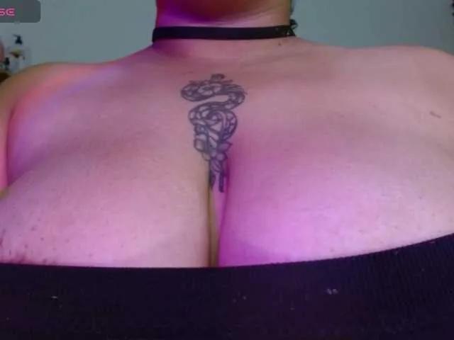 Offline saramorales1 on BongaCams