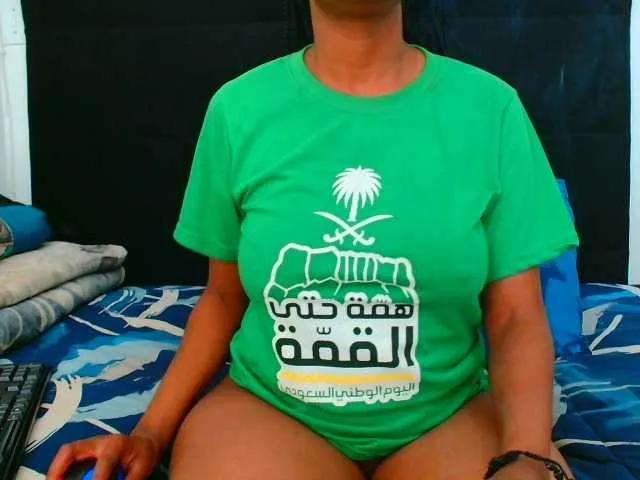 Offline SexyCreamyPussy on BongaCams