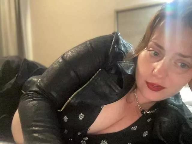 Offline skarlett-rose on BongaCams