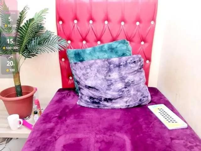 Offline strawberrylips on BongaCams