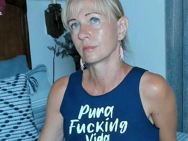 Offline sweet-doll-20 on BongaCams