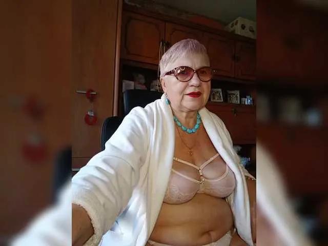 Offline SweetCherry00 on BongaCams