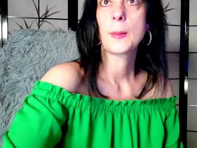 Offline SweetLongLips on BongaCams