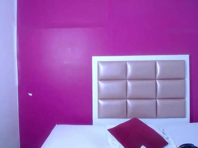 Freechat tiny-sarah1 on BongaCams