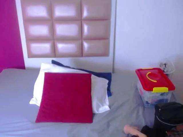 Freechat tiny-sarah1 on BongaCams