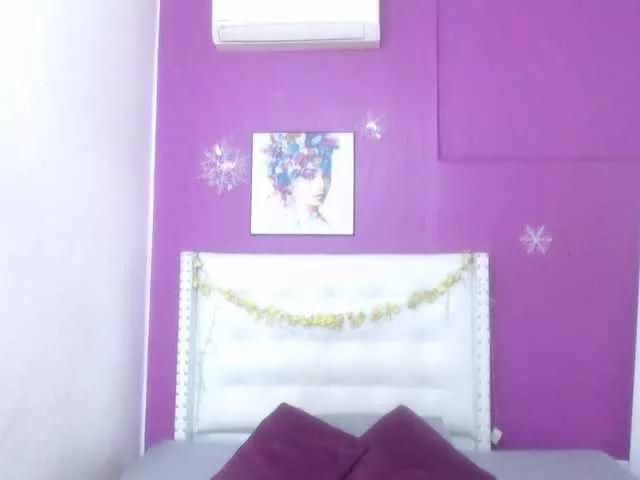 Freechat tiny-sarah1 on BongaCams