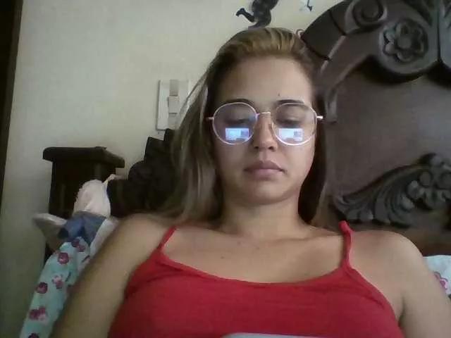 Offline trianabell on BongaCams