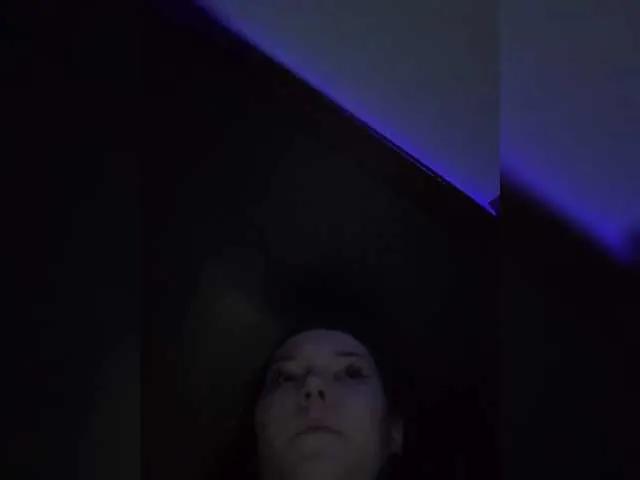 Offline TUYA2 on BongaCams