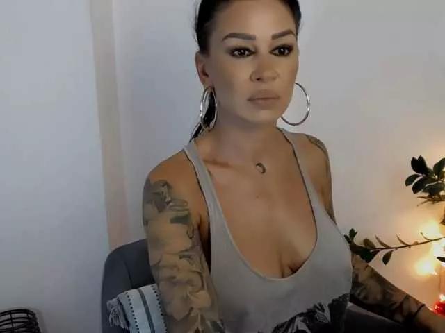 Offline Xenthis on BongaCams