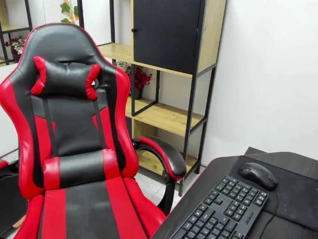 BongaCams YaluzNaugthy is Freechat YaluzNaugthy — I love and am excited by handsome and sensual boys who grab me by the neck.