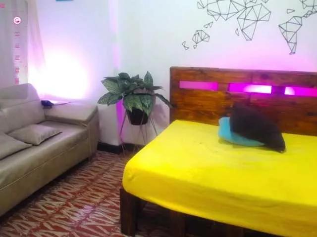 Offline Yeseniaa25 on BongaCams